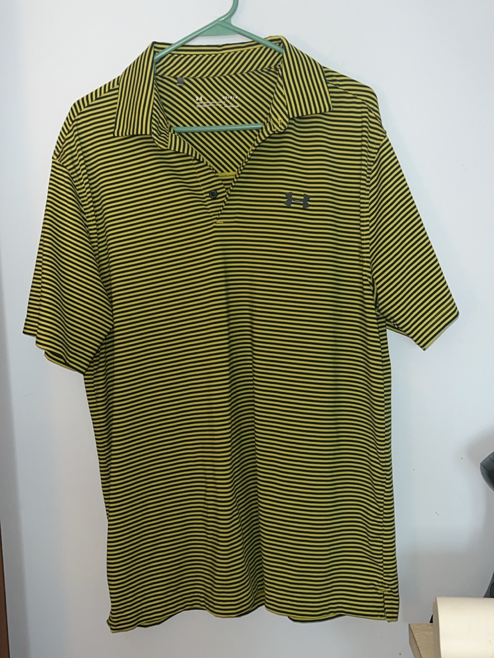 Under Armour Men’s Golf Polo Heat Gear Yellow Green Stripes Size Medium